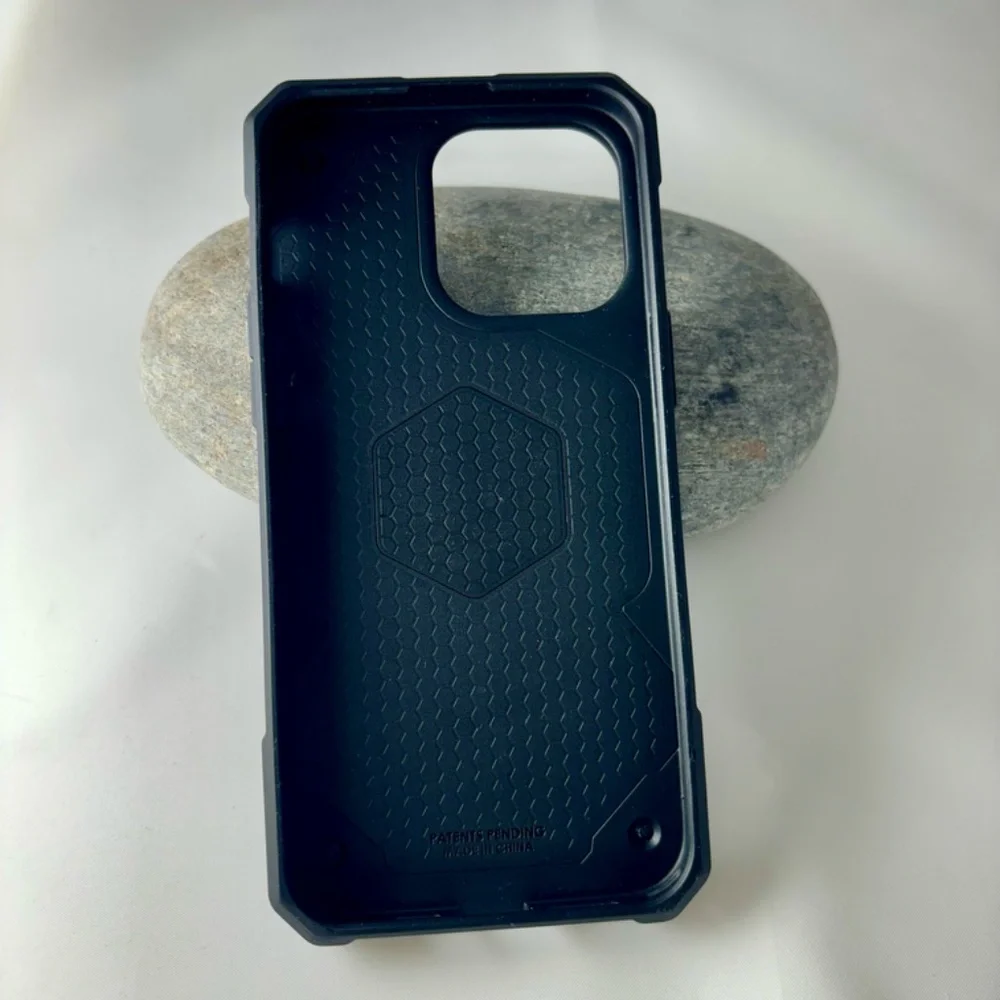 UAG - Monarch Pro Series Case with Magsafe for Apple iPhone 15 Pro Max - Carbon